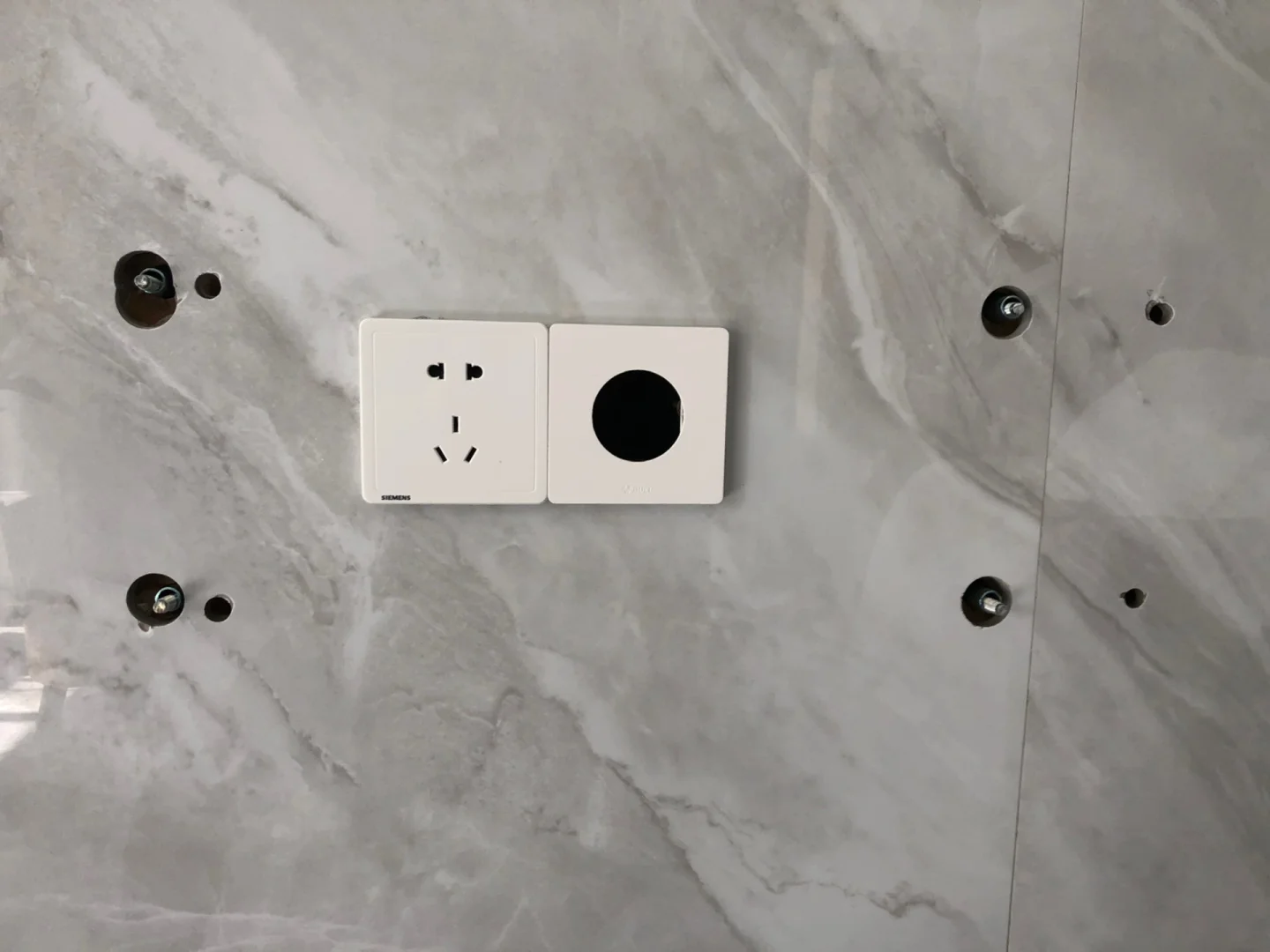 瓷砖墙壁打孔技巧图解(墙壁瓷砖打孔用什么方法好)